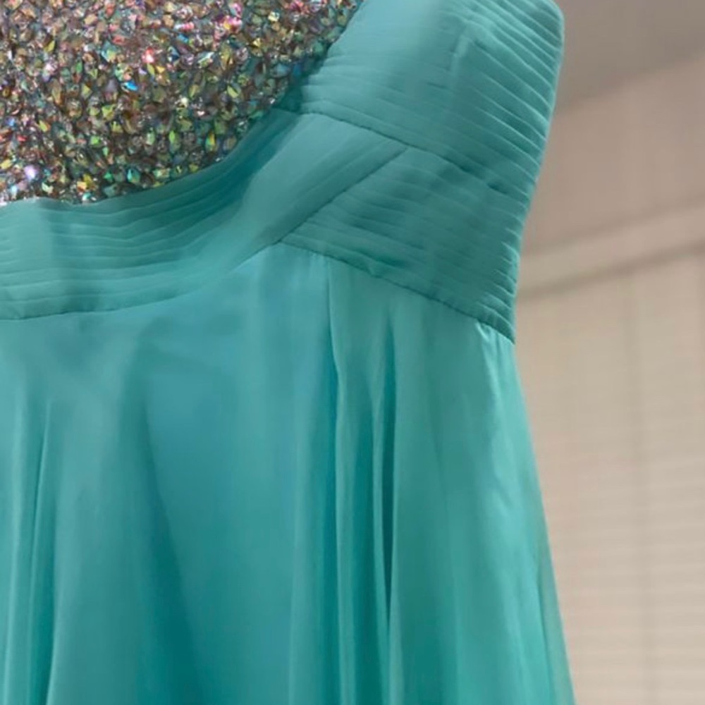 Dress - Picture 3 of 3